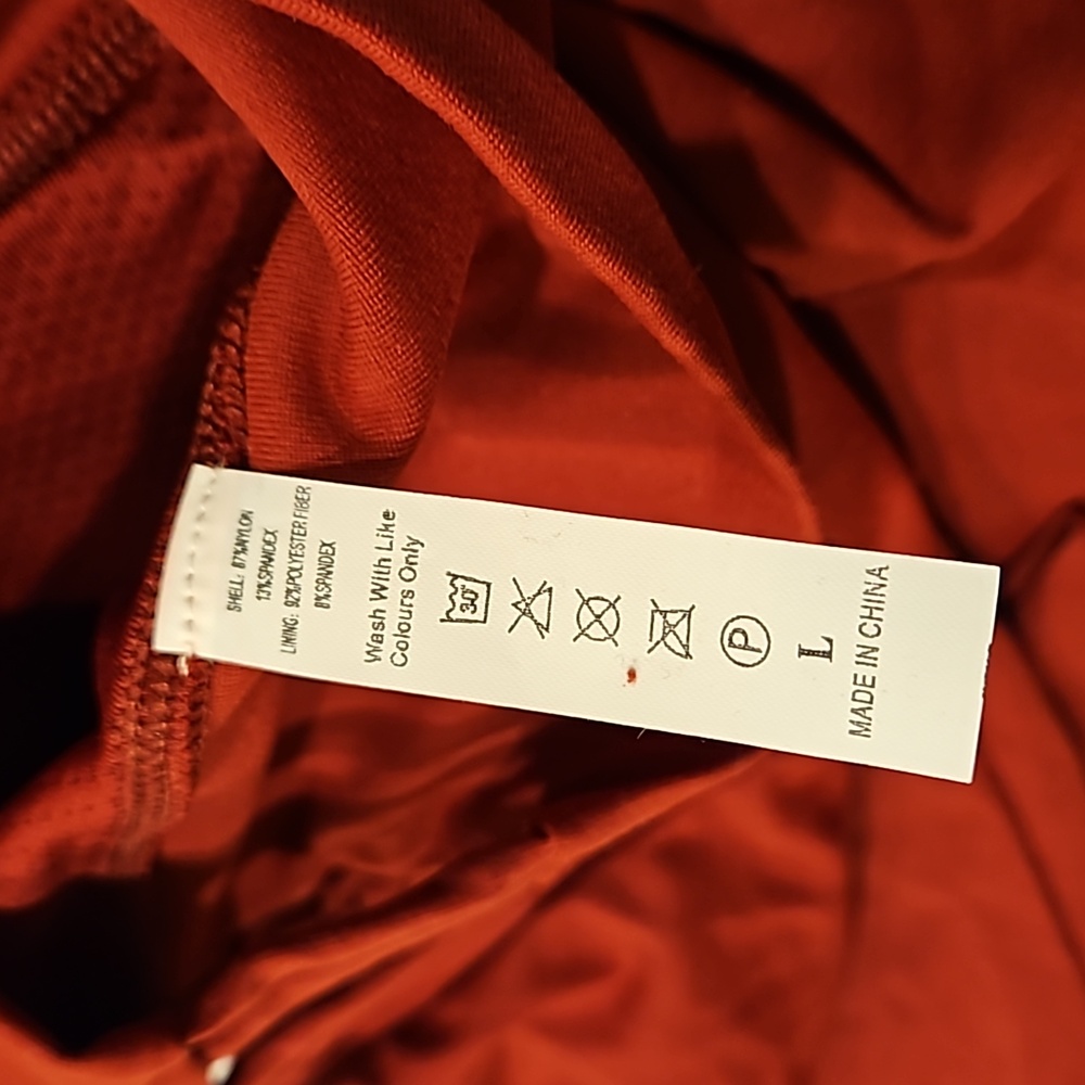 Kancehinage Red Crop Athletic Top - Picture 9 of 9